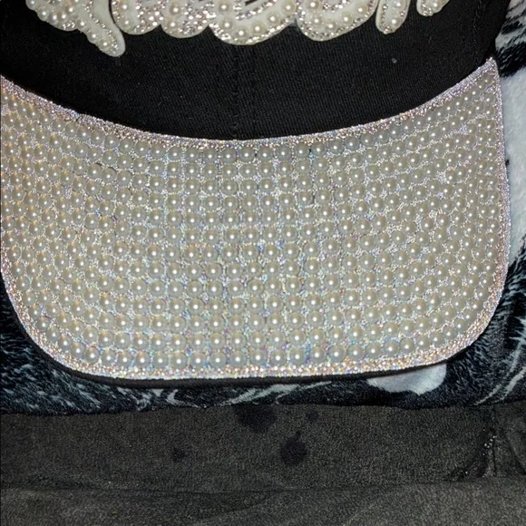 Queen Black and Silver Cap - Picture 5 of 6